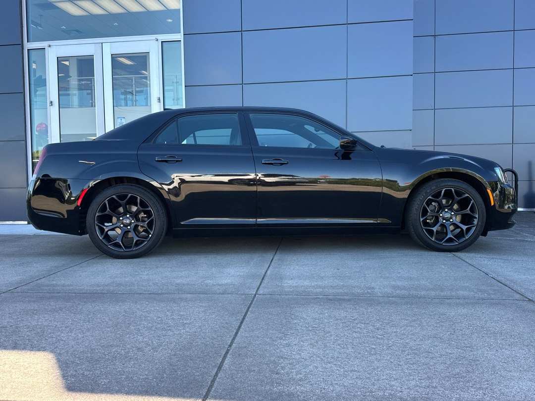 2019 Chrysler 300 S - Image 2