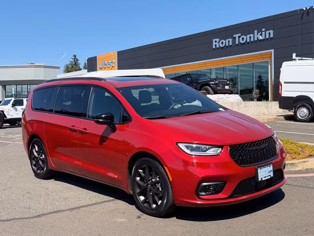 2025 Chrysler Pacifica Limited - Image 2