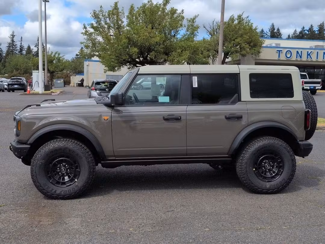 2026 Ford Bronco Badlands - Image 2