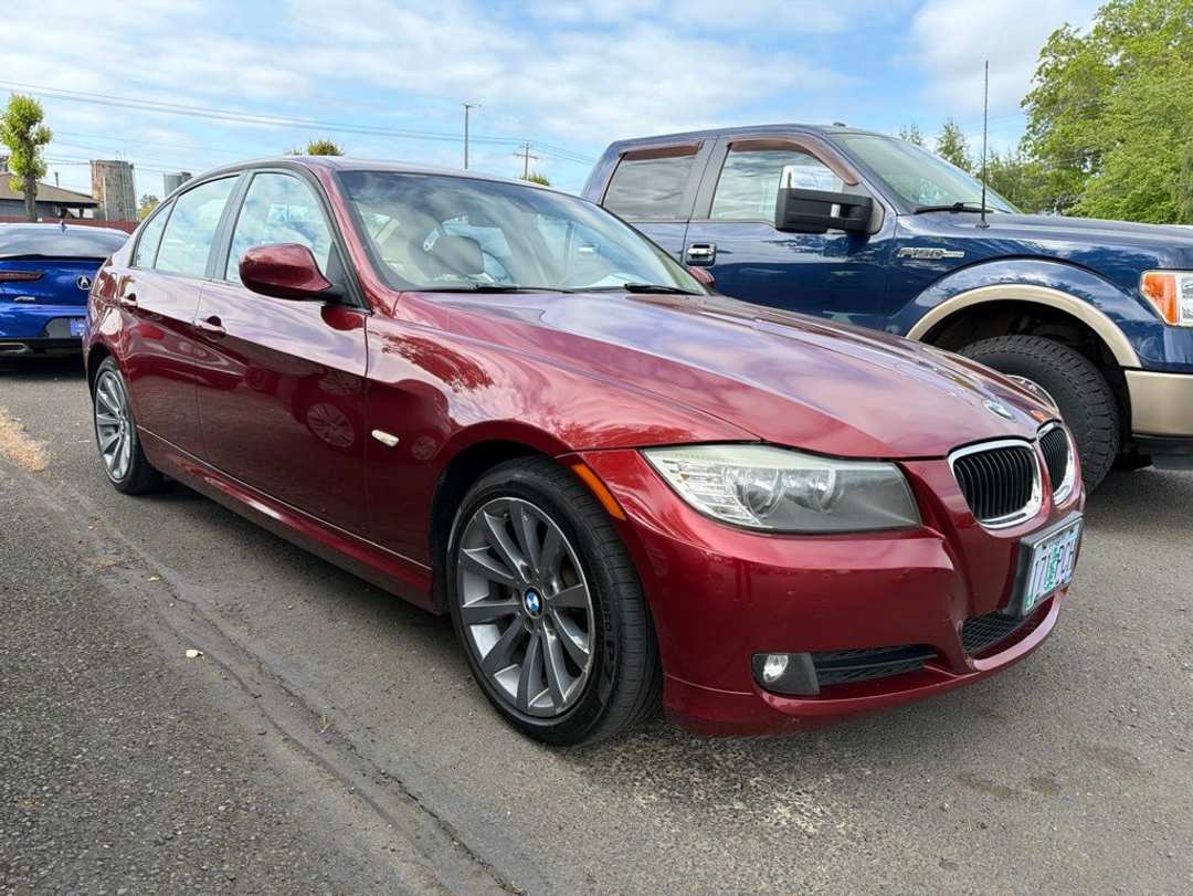 2011 BMW 3 Series 328i - Image 3
