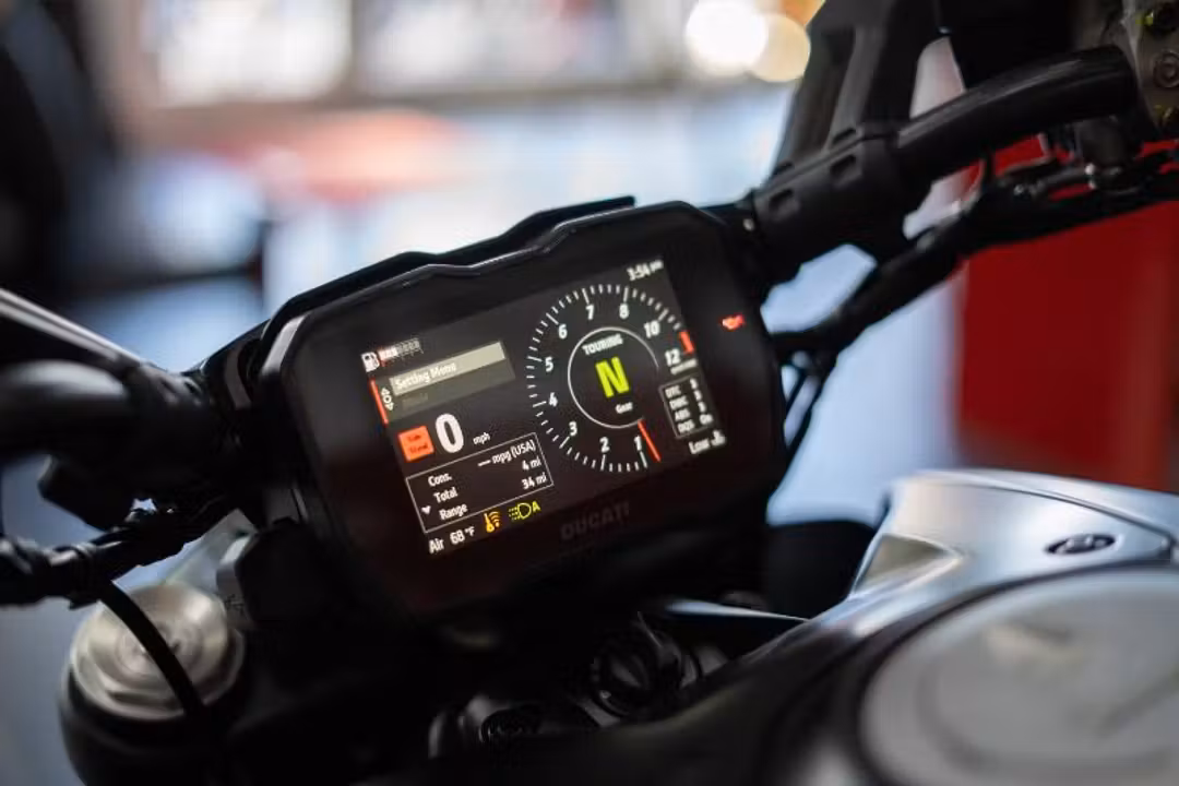 2026 Ducati Diavel V4 - Image 3