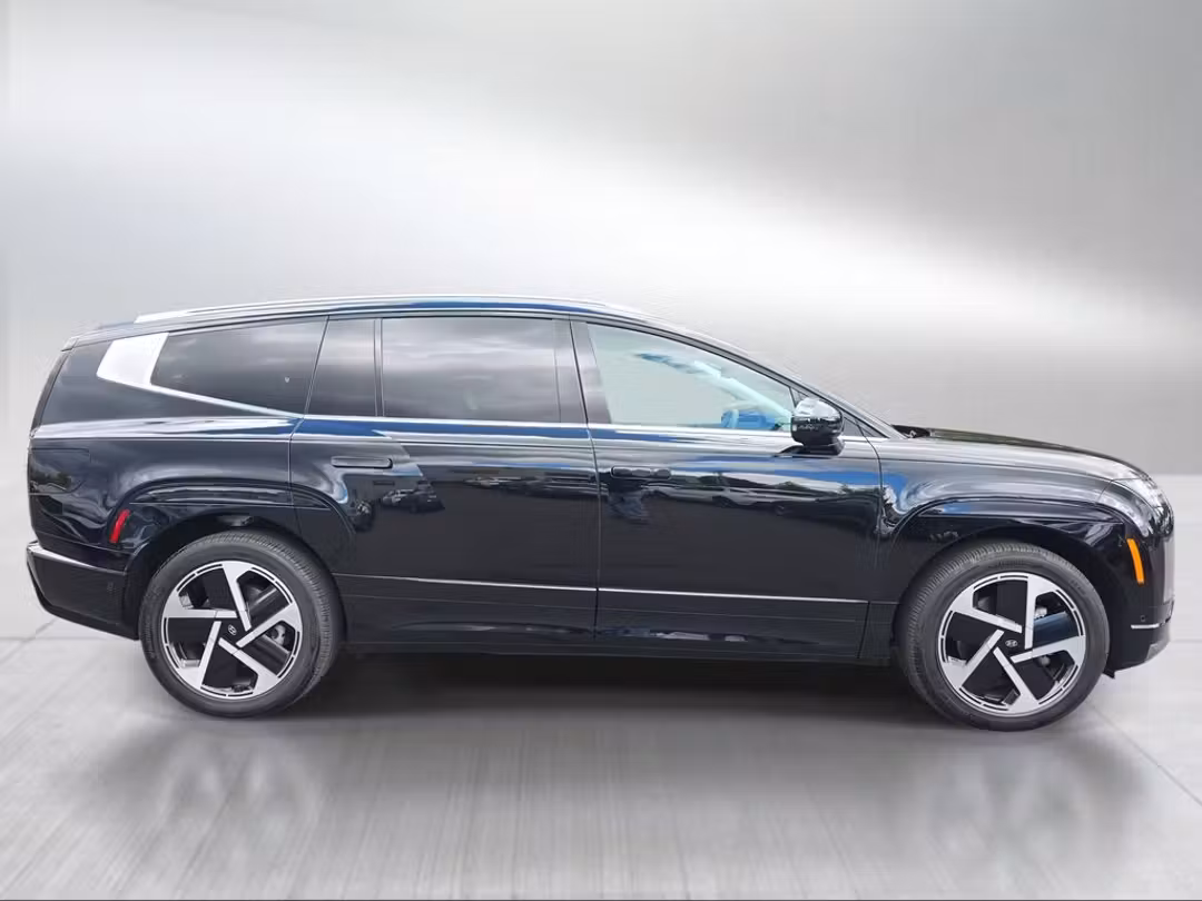 2026 Hyundai Ioniq 9 Performance Calligraphy - Image 2