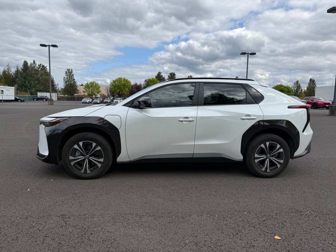 2024 Toyota Bz4X XLE - Image 3