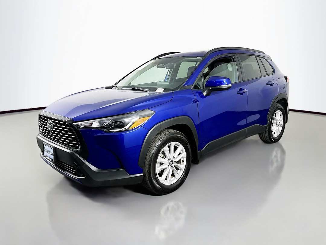 2024 Toyota Corolla Cross LE - Image 3