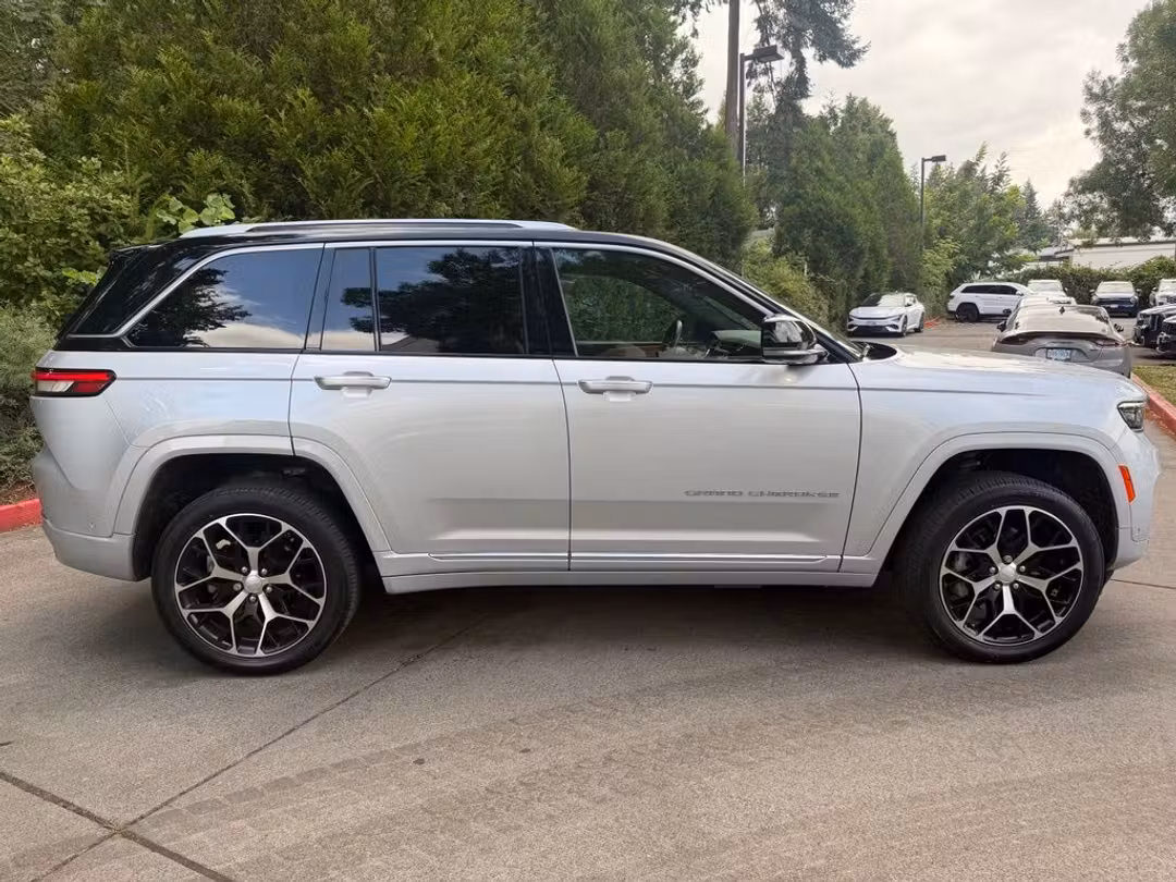 2022 Jeep Grand Cherokee Summit Reserve 4xe - Image 2