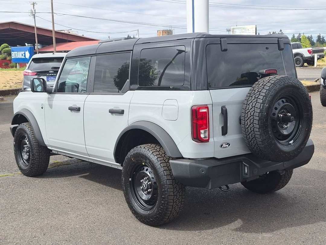 2026 Ford Bronco Big Bend - Image 3