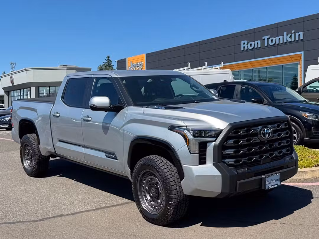 2022 Toyota Tundra Hybrid Platinum - Image 2