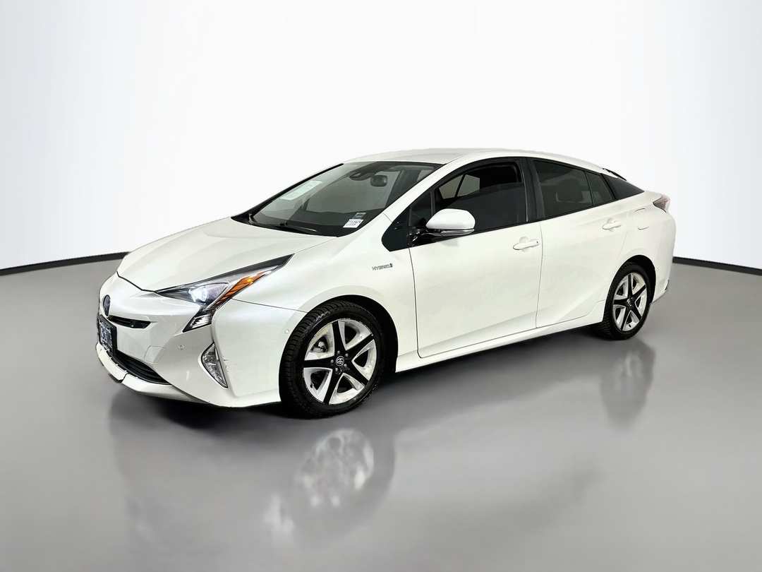 2016 Toyota Prius Touring - Image 3