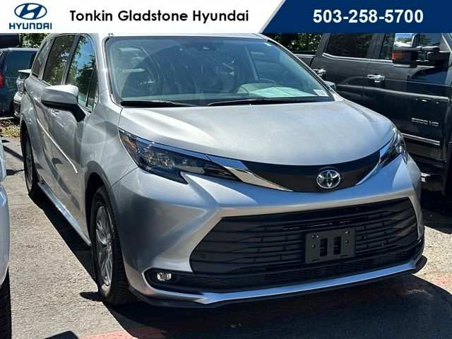 2025 Toyota Sienna XLE