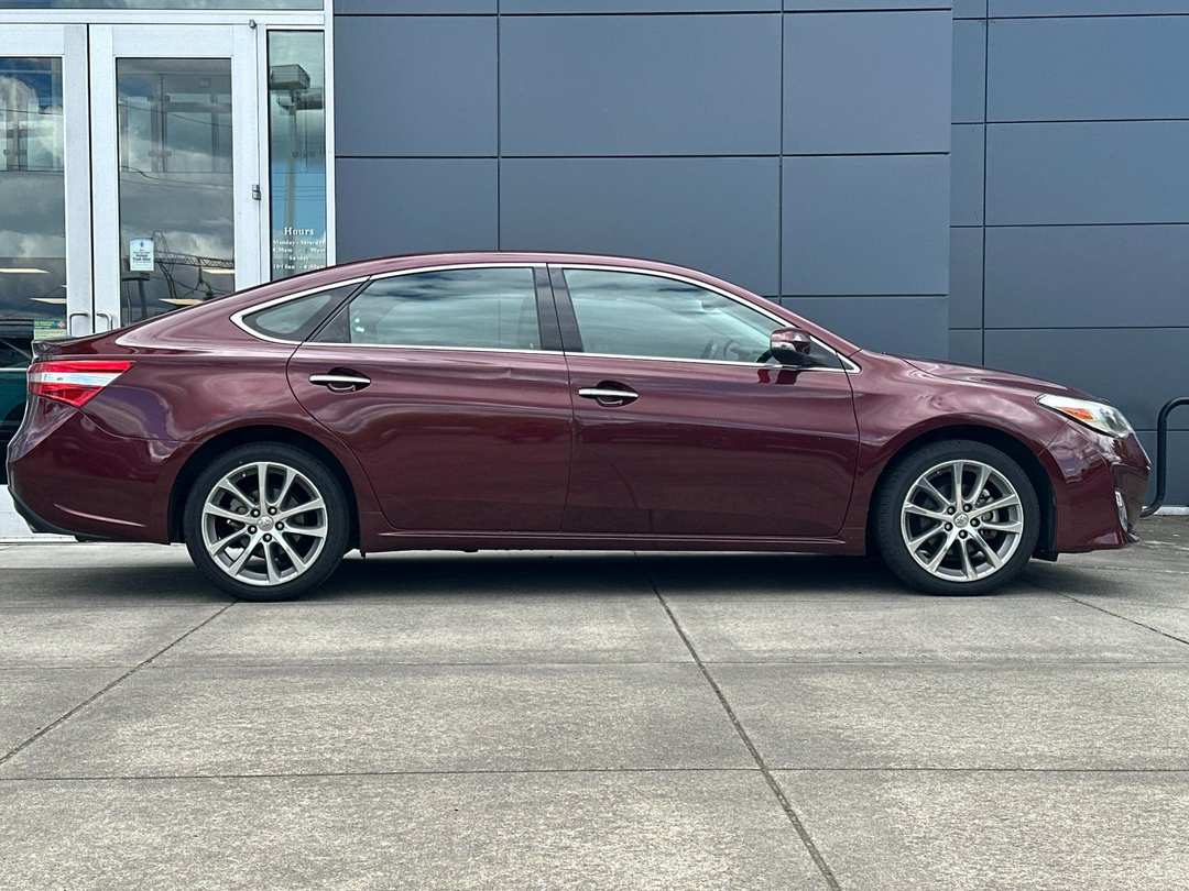 2015 Toyota Avalon XLE Touring - Image 2