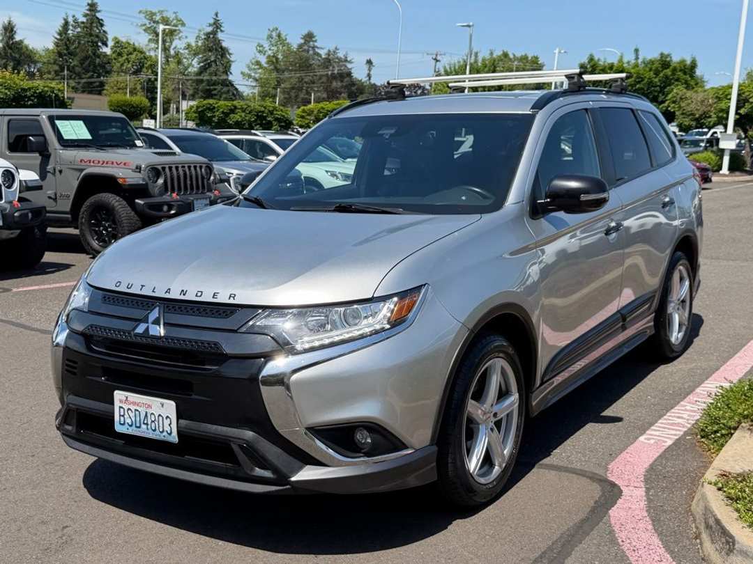 2020 Mitsubishi Outlander SP - Image 3