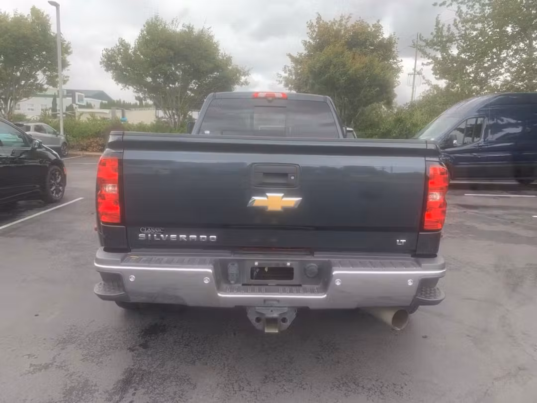 2017 Chevrolet Silverado 3500Hd LT - Image 3