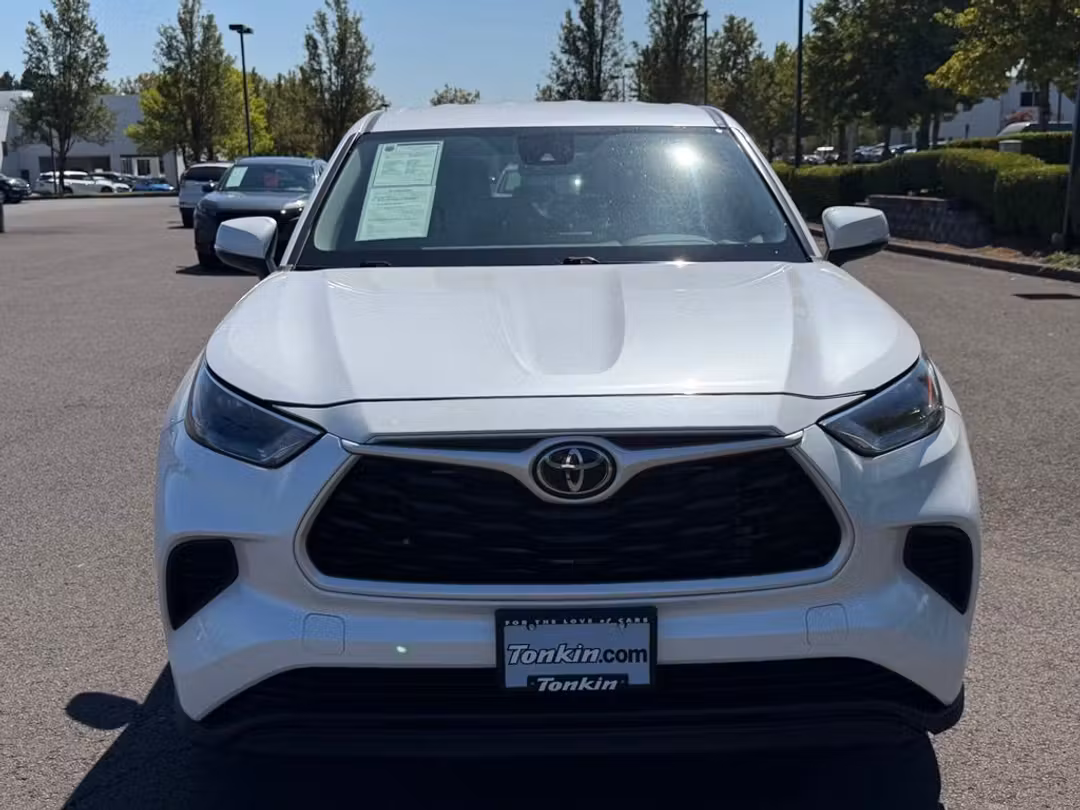 2023 Toyota Highlander L - Image 3