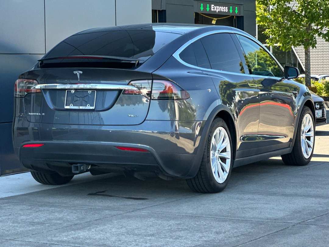 2018 Tesla Model X 75D - Image 3