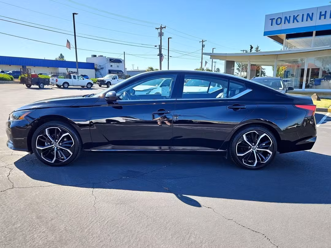 2024 Nissan Altima 2.5 SR - Image 3