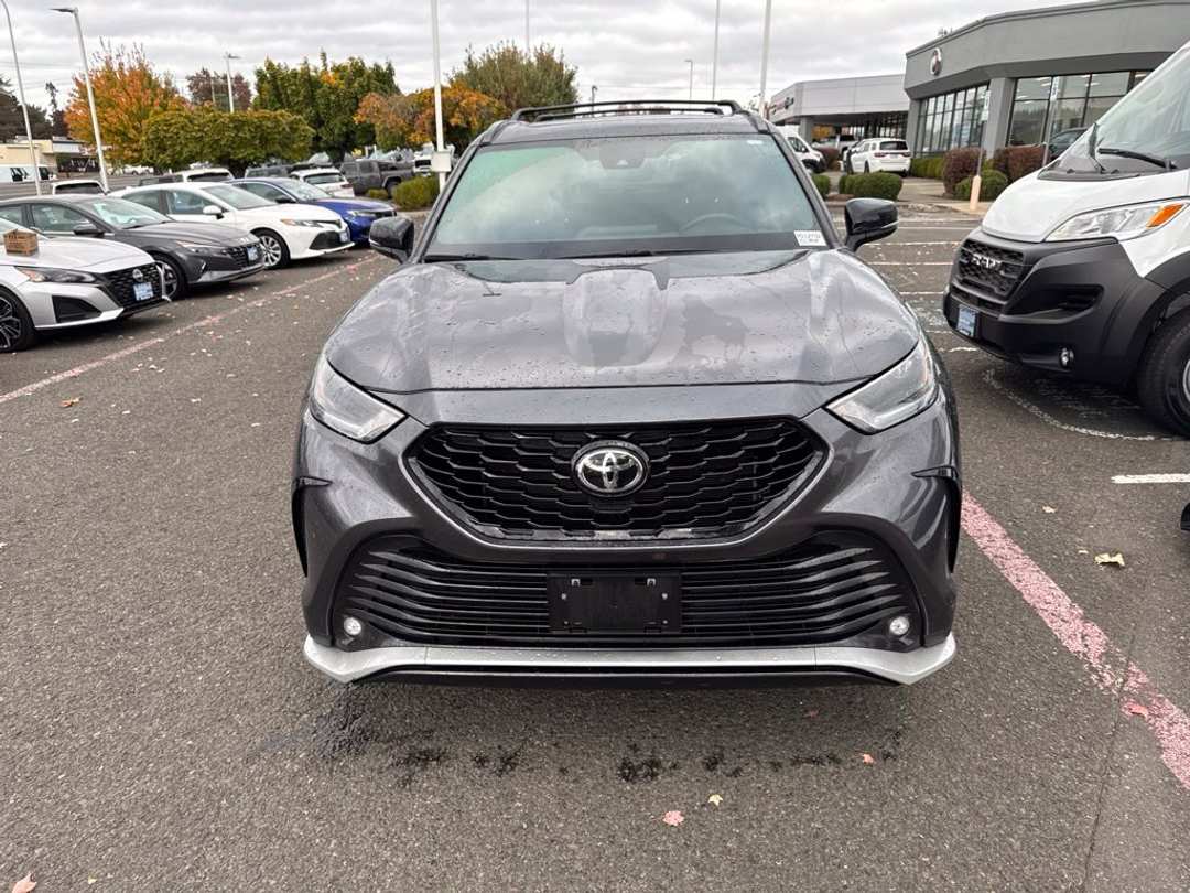 2023 Toyota Highlander XSE - Image 2