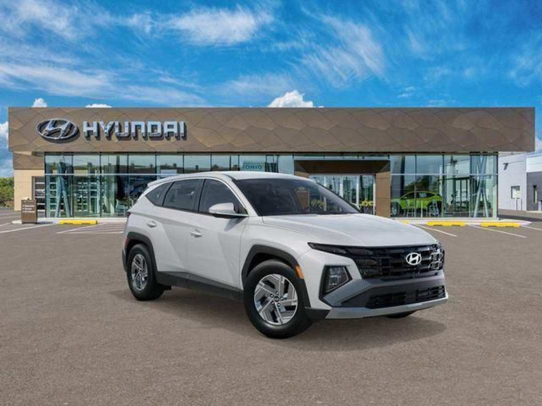 2026 Hyundai Tucson Hybrid Blue SE - Image 2