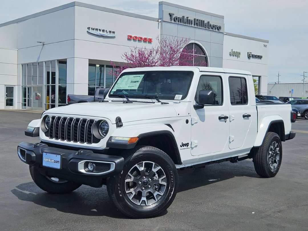 2026 Jeep Gladiator Sahara - Image 2