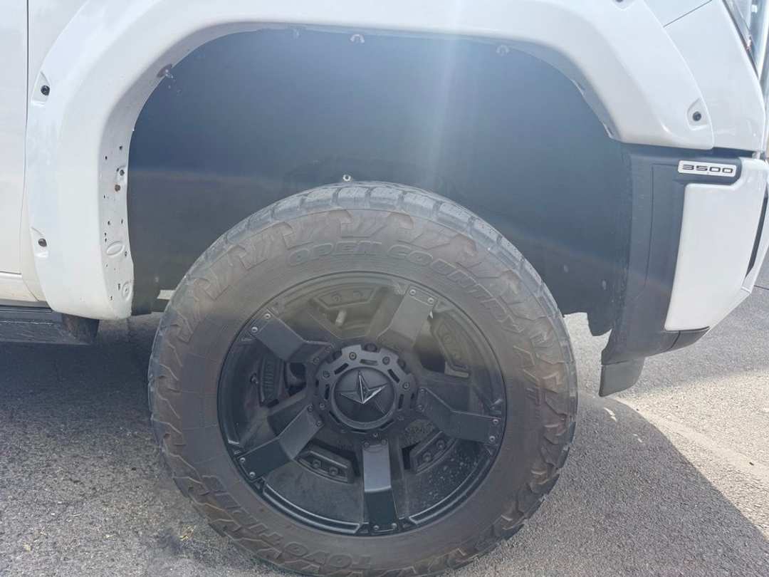 2024 GMC Sierra 3500Hd Denali Ultimate - Image 2