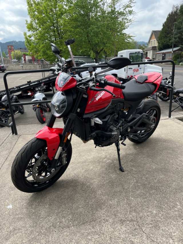 2025 Ducati Monster Plus 937 Demo