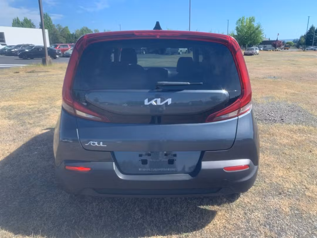 2022 Kia Soul LX - Image 3