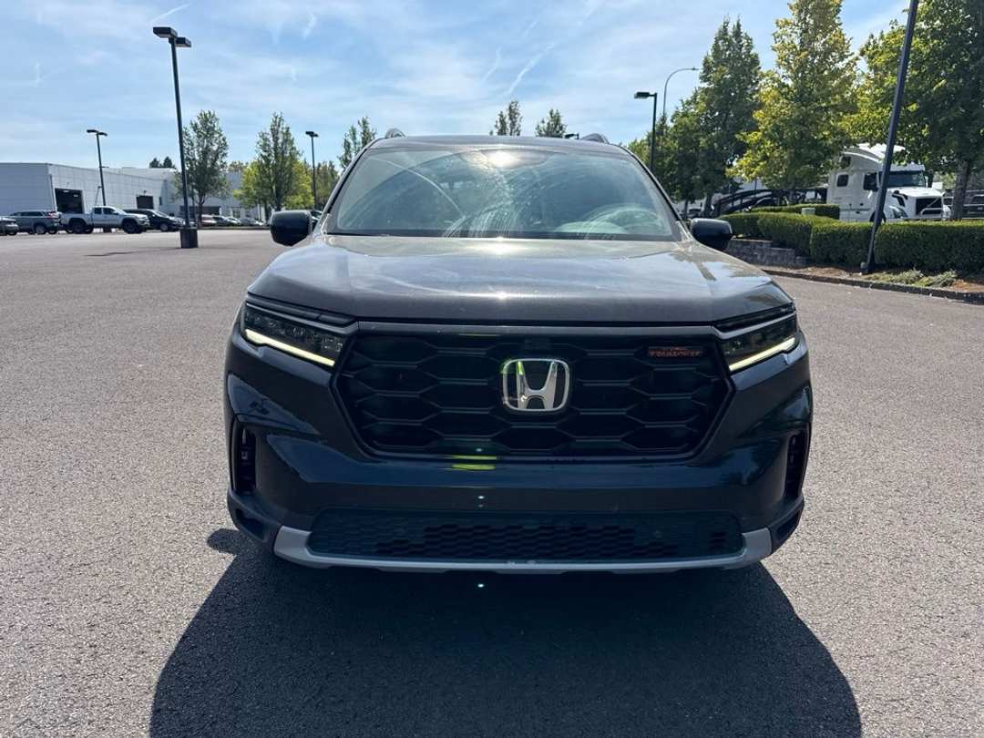 2023 Honda Pilot TrailSport - Image 2