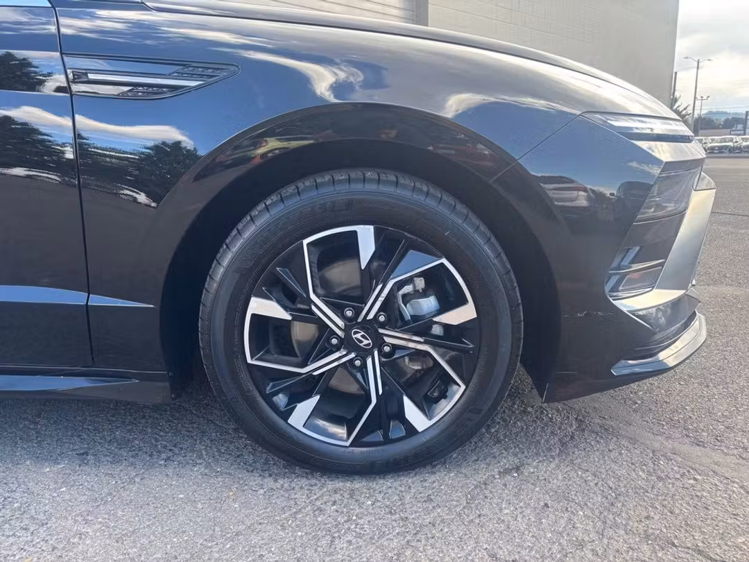 2025 Hyundai Sonata SEL - Image 2