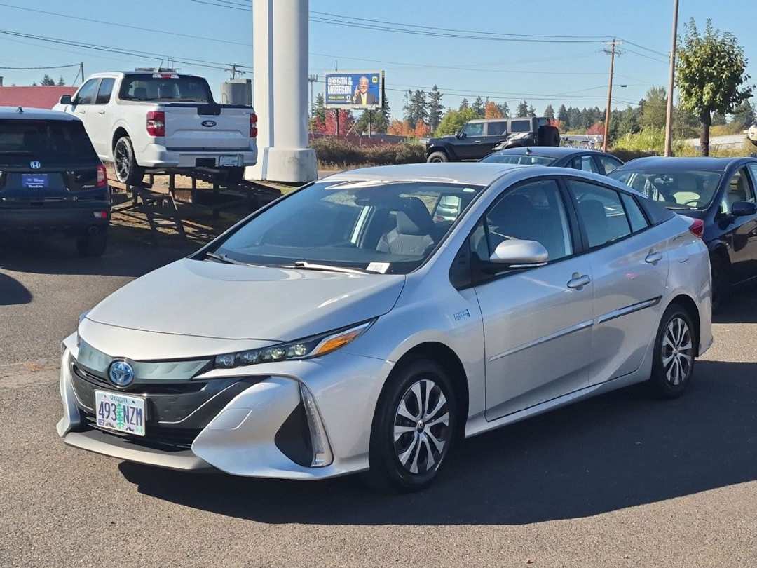 2022 Toyota Prius Prime LE - Image 2