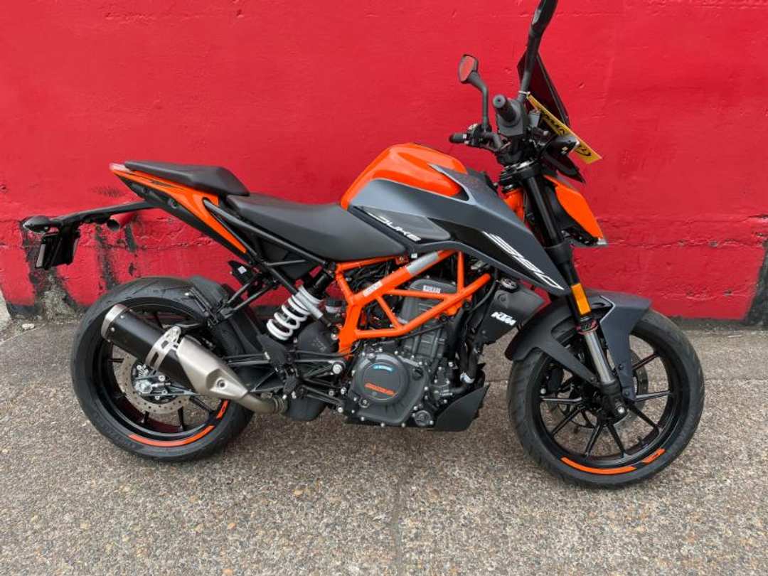 2023 KTM 390 Duke - Image 3