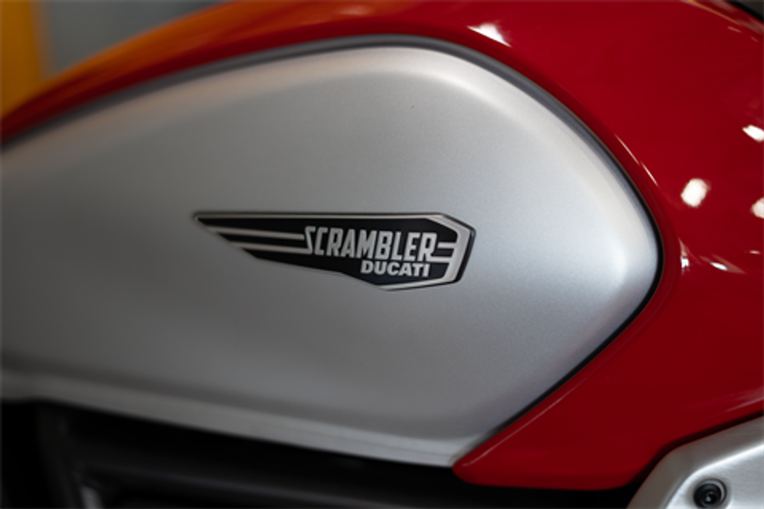 2025 Ducati Scr Icon - Image 2