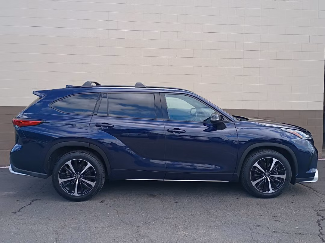 2021 Toyota Highlander XSE - Image 3