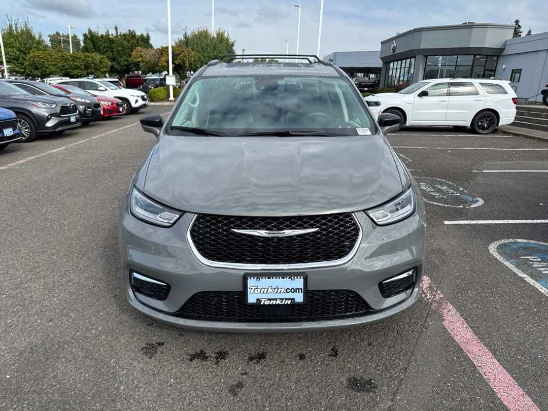 2022 Chrysler Pacifica Limited - Image 2