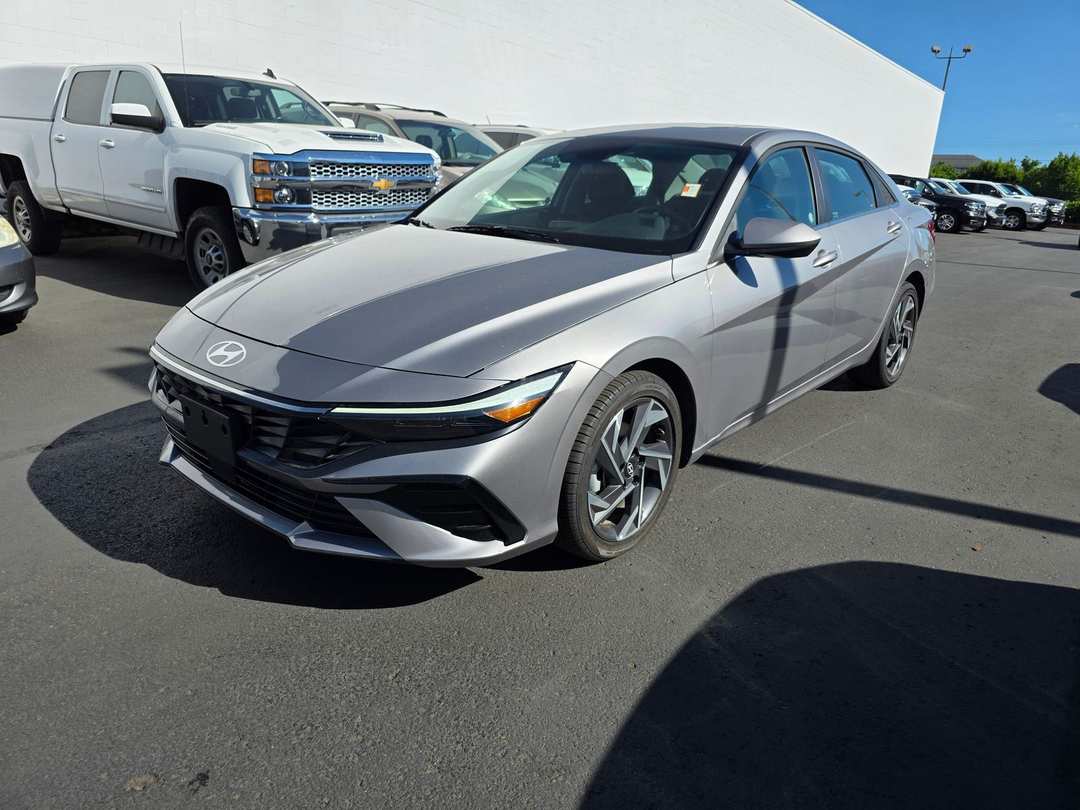 2025 Hyundai Elantra SEL Convenience - Image 2