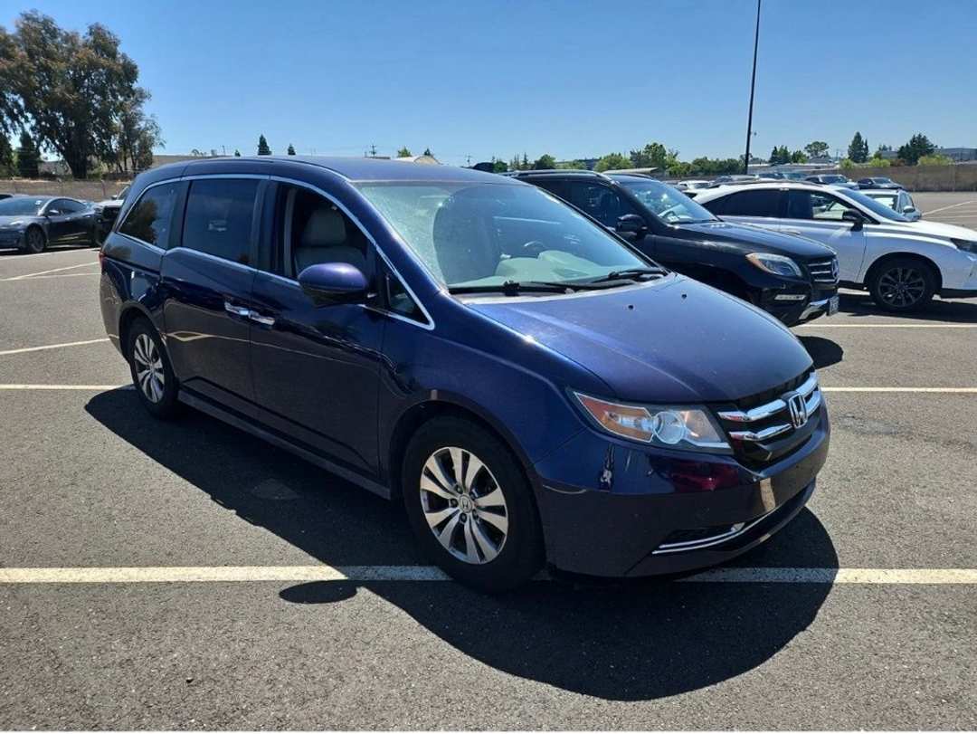 2016 Honda Odyssey SE - Image 2