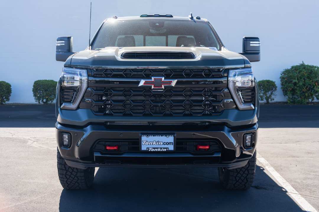 2026 Chevrolet Silverado 2500Hd ZR2 - Image 2