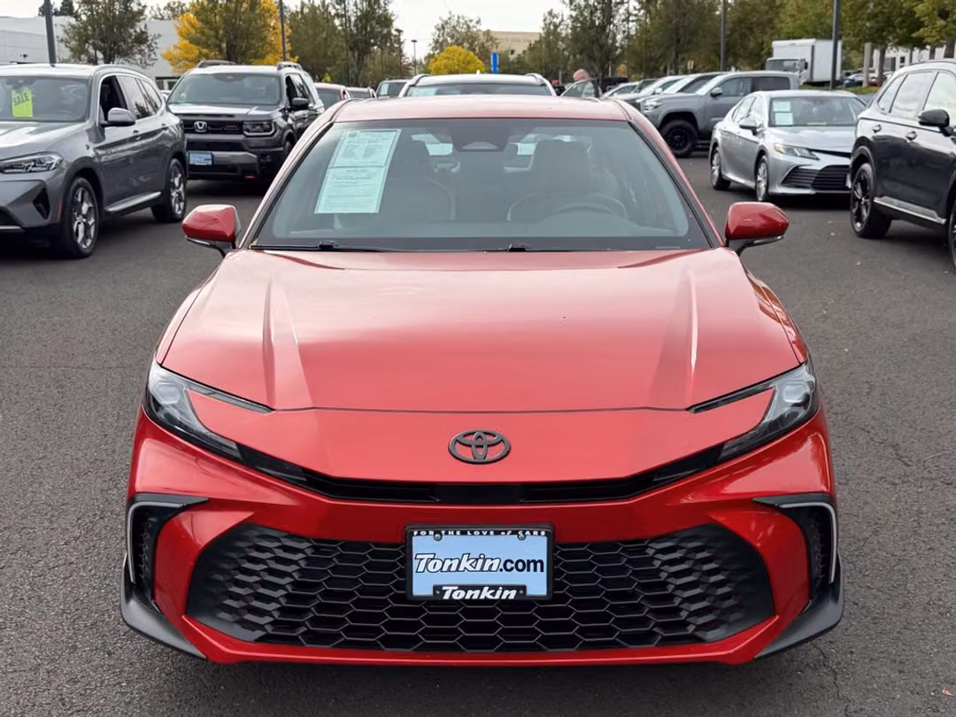 2026 Toyota Camry SE - Image 3