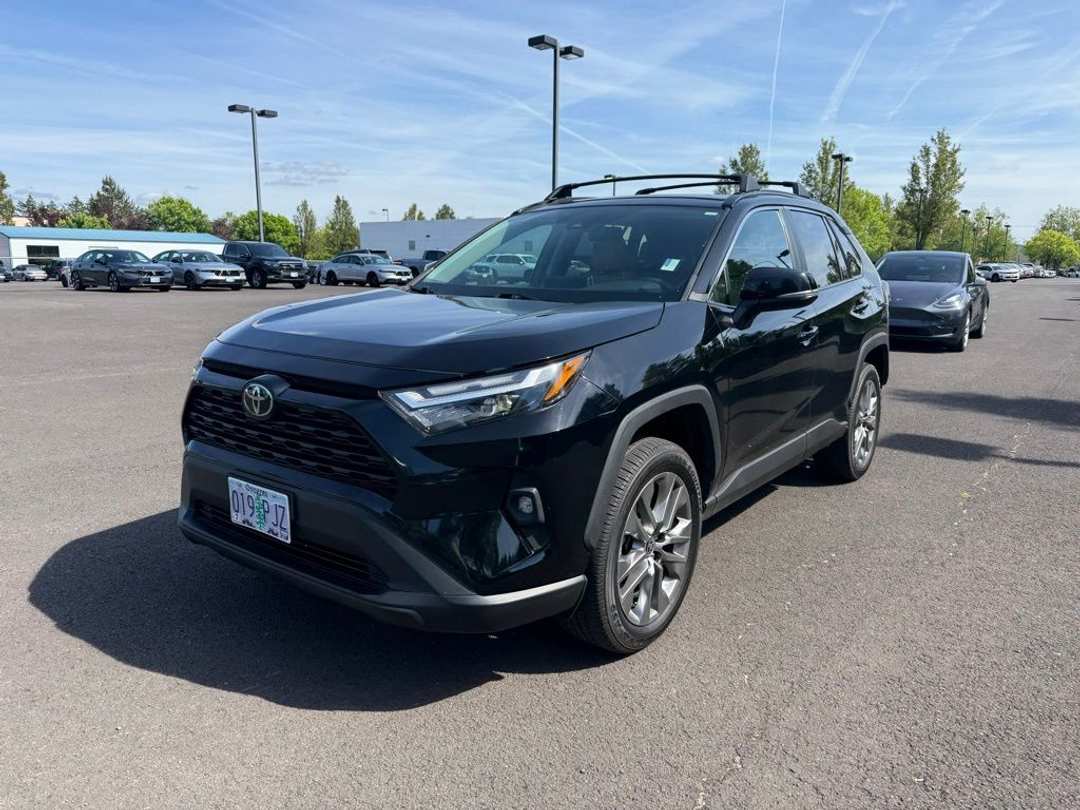 2023 Toyota Rav4 XLE Premium - Image 3
