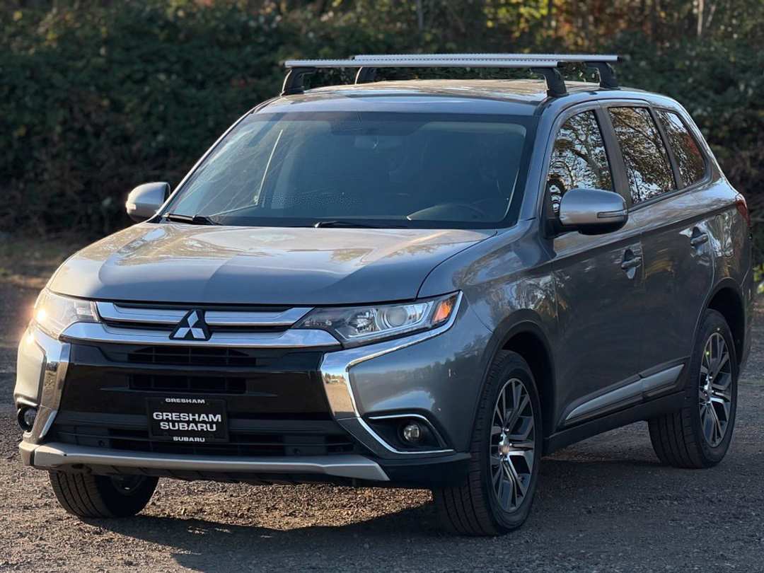 2016 Mitsubishi Outlander SE - Image 3