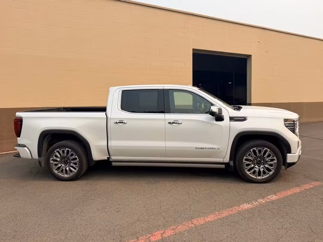 2024 GMC Sierra 1500 Denali Ultimate - Image 3