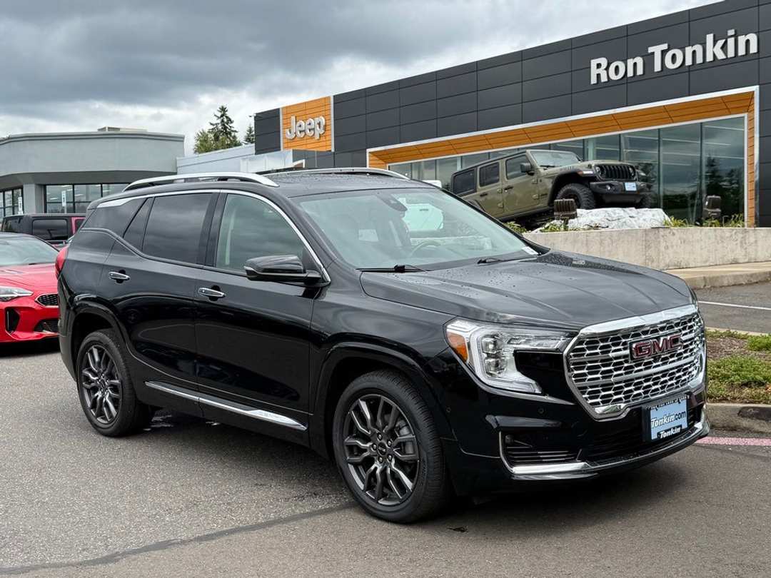 2022 GMC Terrain Denali - Image 2