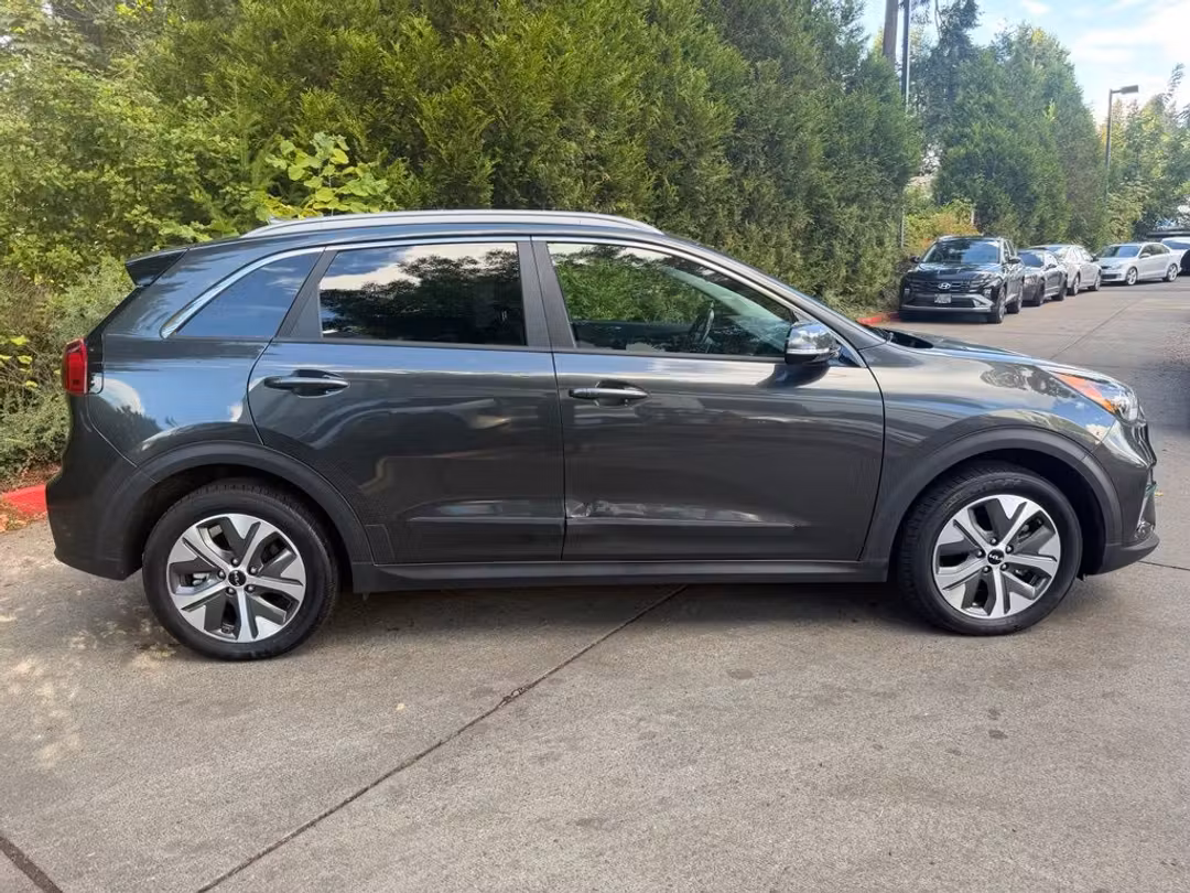 2022 Kia Niro Ev EX - Image 2