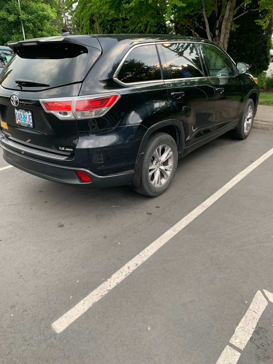 2015 Toyota Highlander LE Plus V6 - Image 2