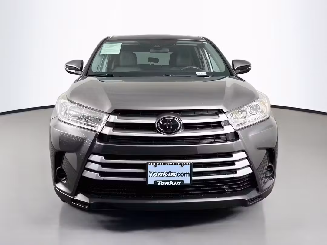 2019 Toyota Highlander LE - Image 2