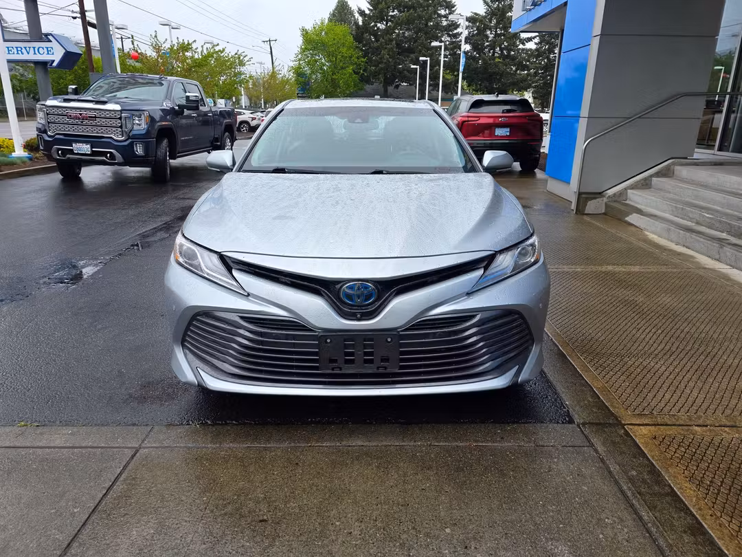 2018 Toyota Camry Hybrid XLE - Image 3