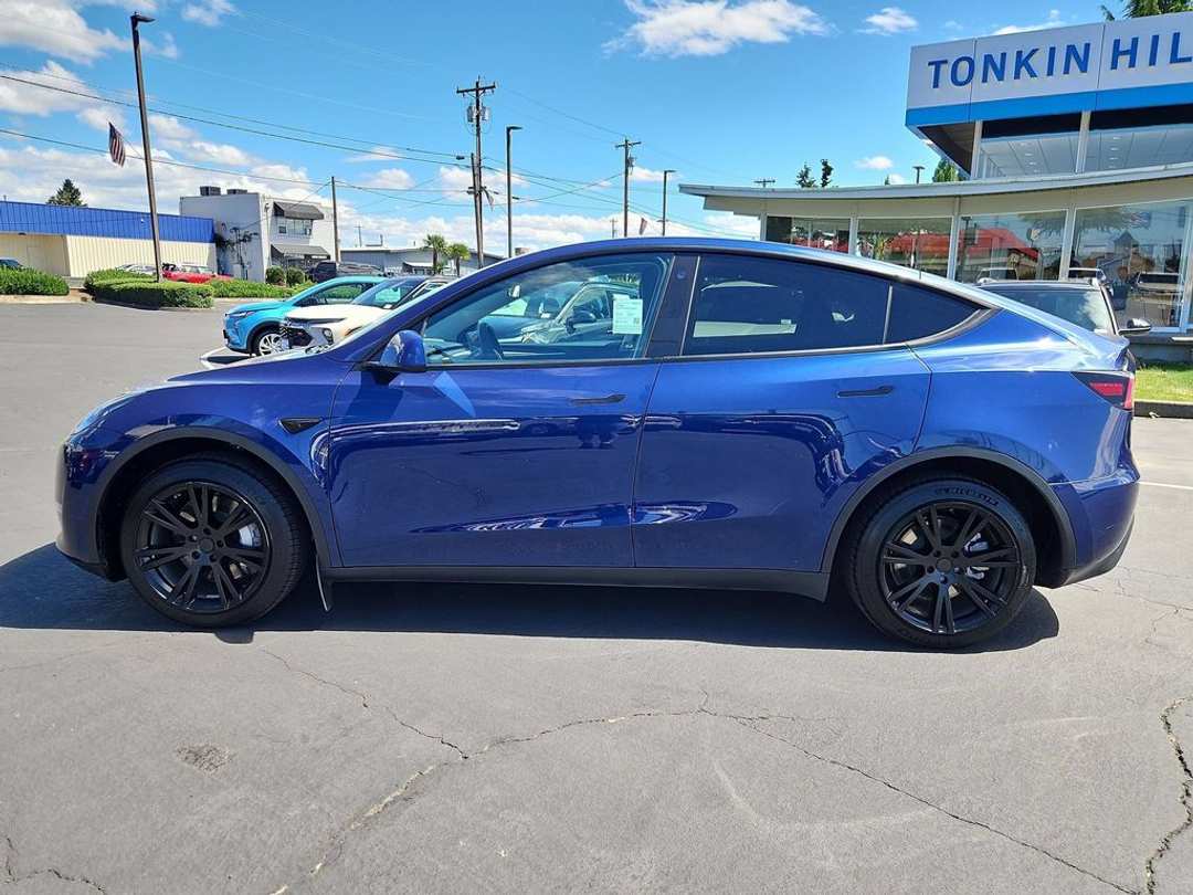 2023 Tesla Model Y Long Range - Image 3