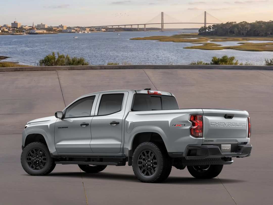 2026 Chevrolet Colorado Work - Image 2