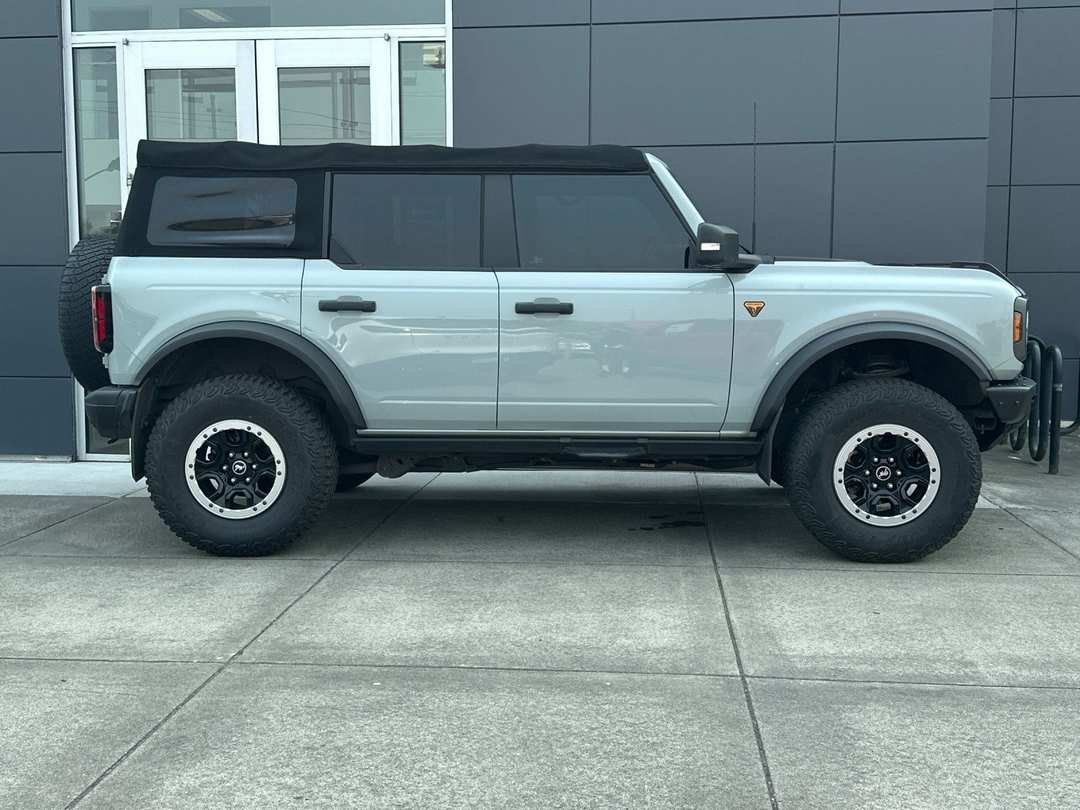 2021 Ford Bronco - Image 2