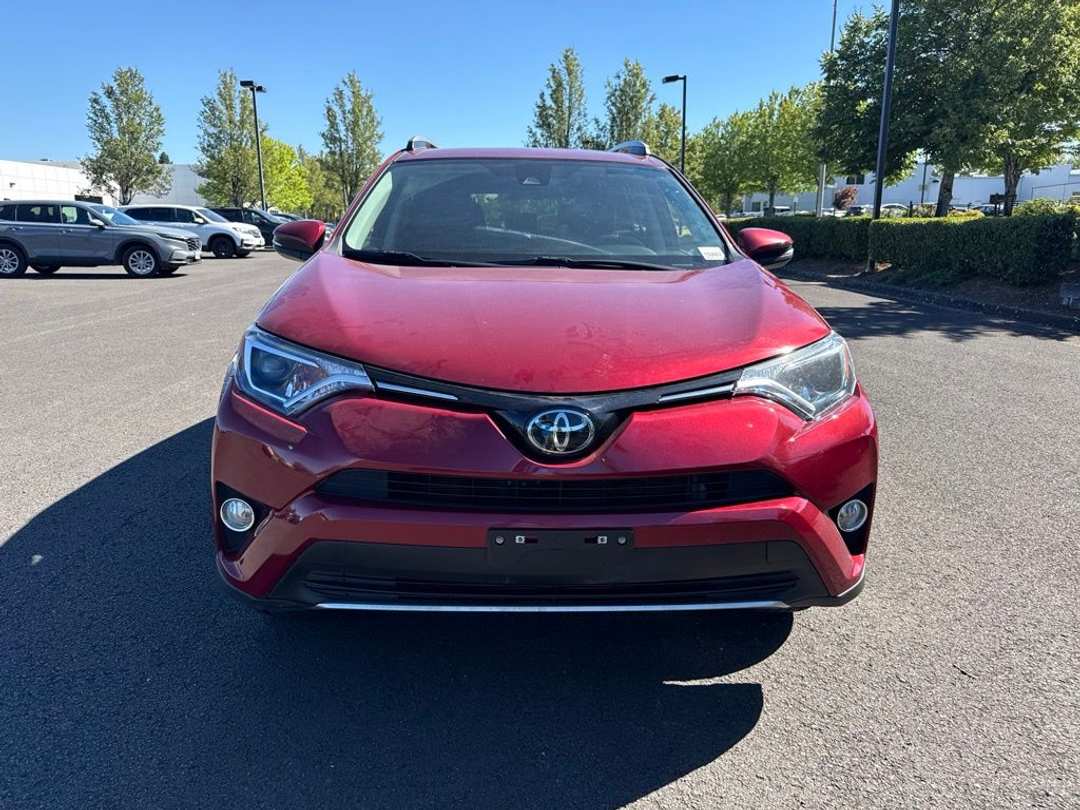 2018 Toyota Rav4 XLE - Image 2