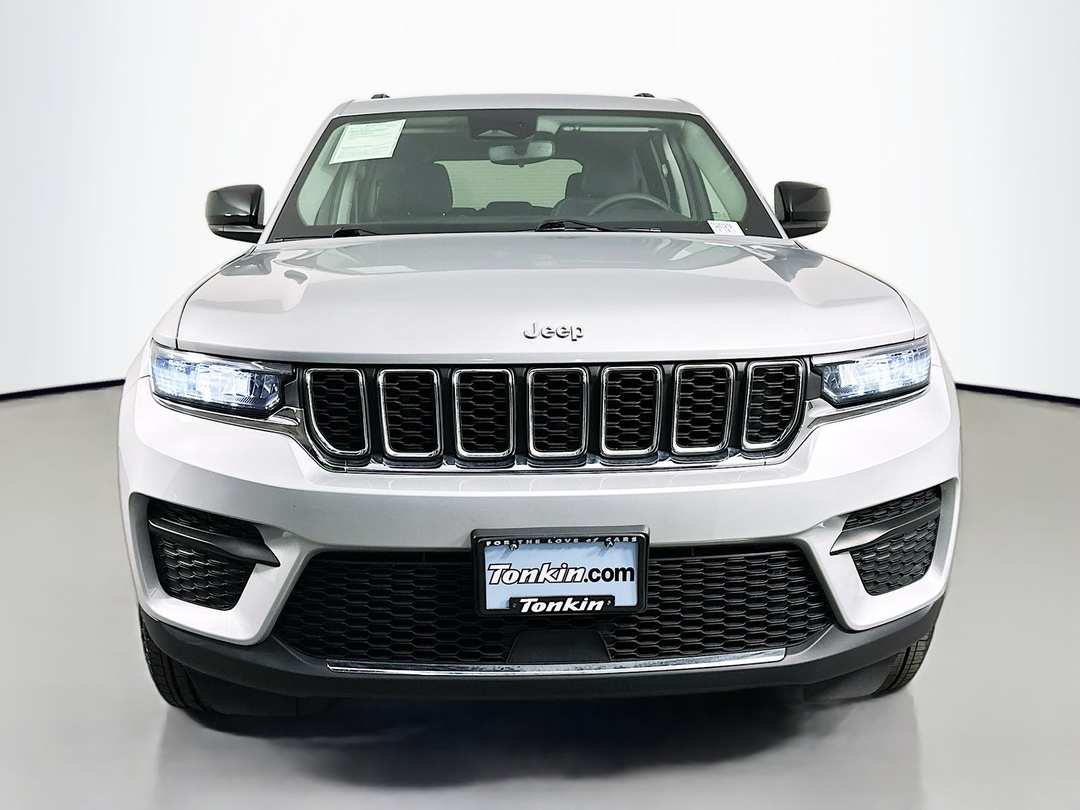 2024 Jeep Grand Cherokee Laredo - Image 2
