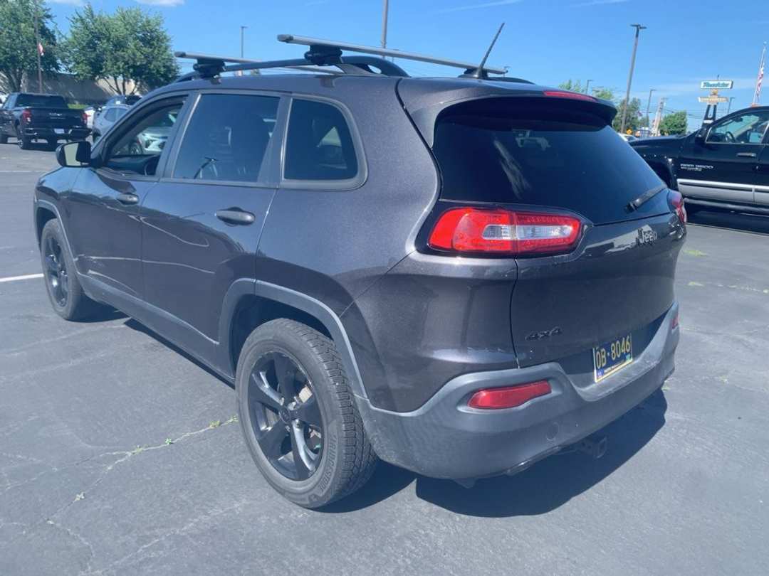 2016 Jeep Cherokee Altitude - Image 2